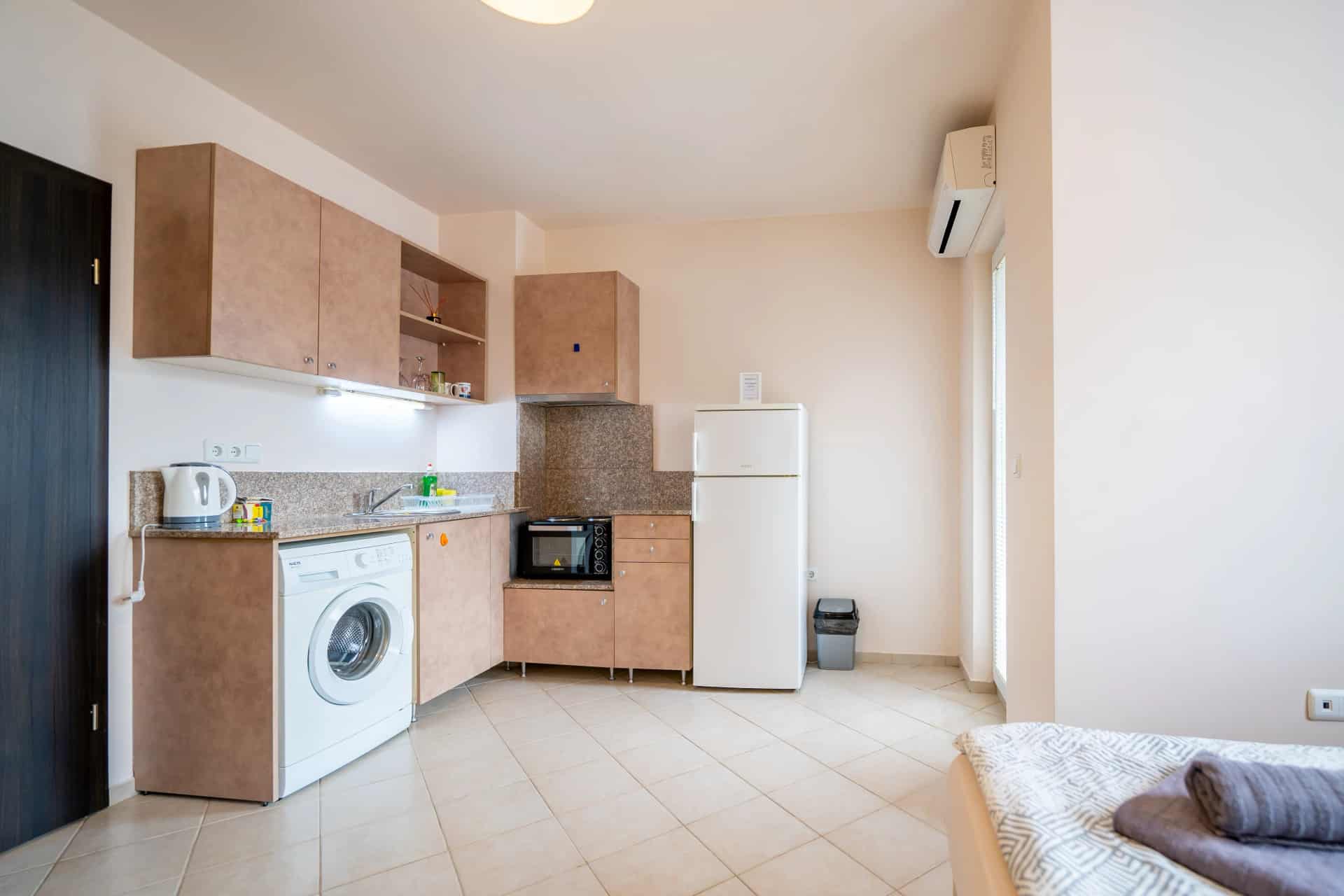 Studio - apartment in Studentski Grad, Sofia - image 2