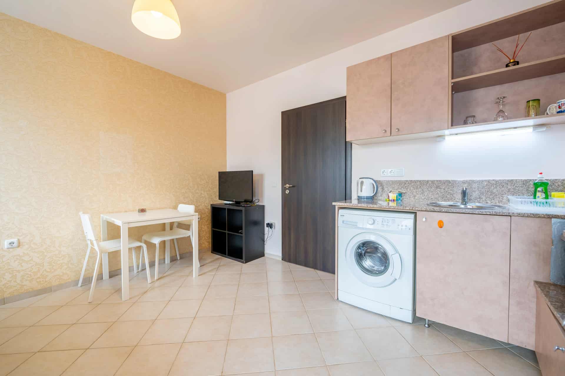 Studio - apartment in Studentski Grad, Sofia - image 3