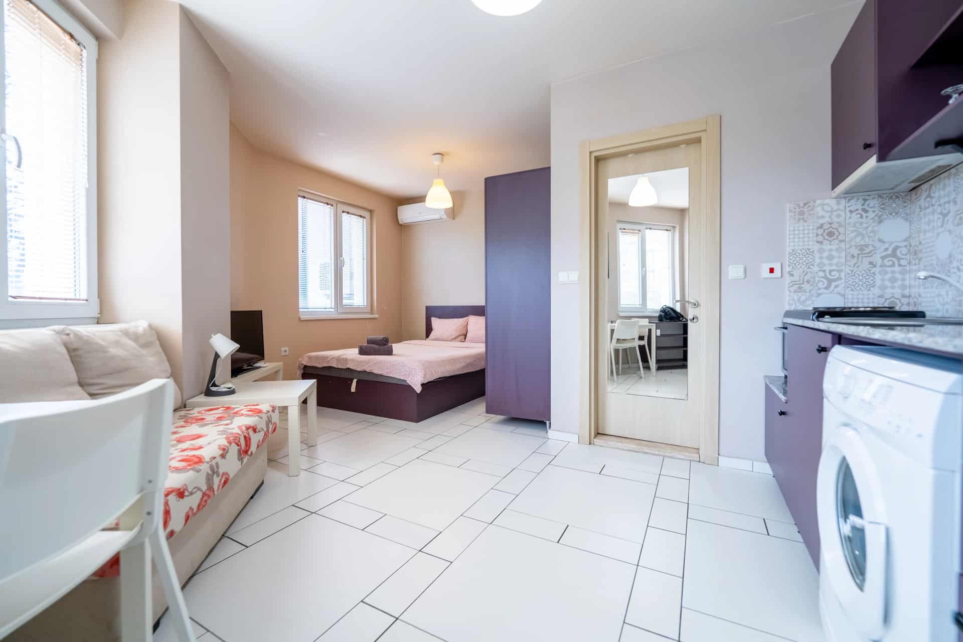 Studio - apartment in Studentski Grad, Sofia - image 1